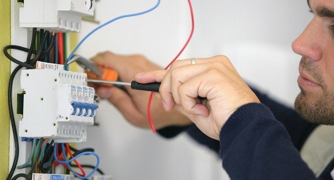 Electrician - executie, reparatii instalatii electrice servicii non-stop